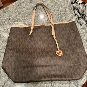 Large Michael Kors shoulder Totes
